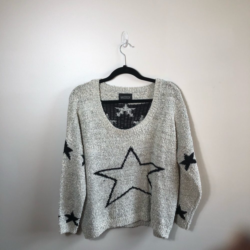 Casual Maddison sweater with black stars